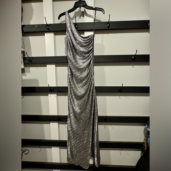Embellished Metallic Foil One Shoulder Gown by Laundry by Shelli Segal sz 10 - Picture 2 of 8